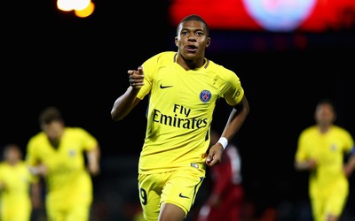 广发电竞独家-伯贝任意球电梯球