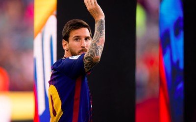 广发电竞精华-克瓦拉茨赫利亚赛后与对手拥抱